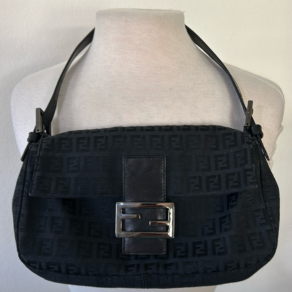 Fendi handbag. Fabulous condition. Looks new!!